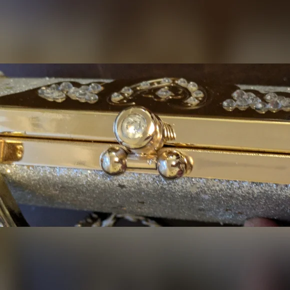 Stunning Silver / Gold Evening Clutch. NWOT - Picture 4 of 12